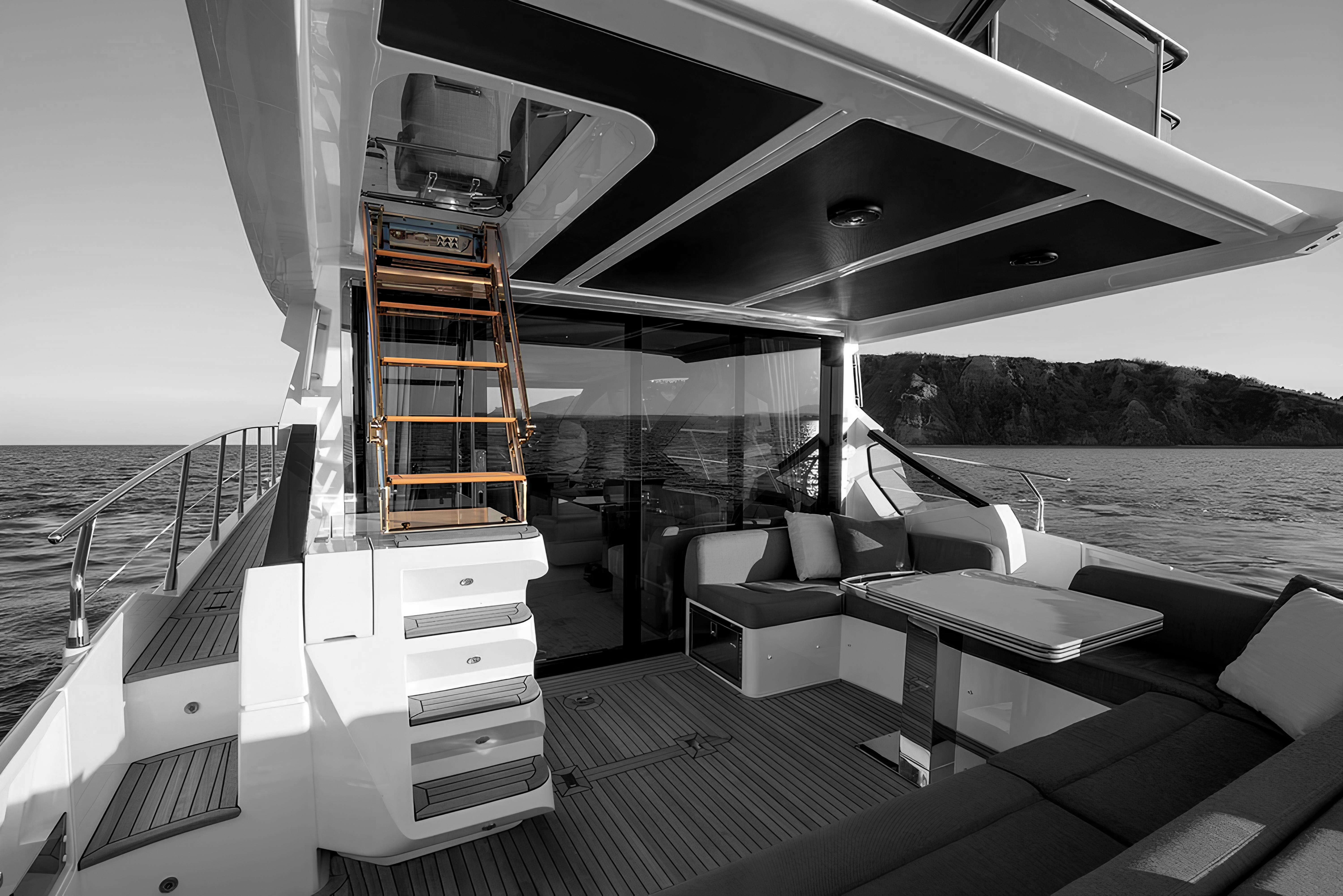 <p><span style="color:#0070C0;"><strong>Il processo di progettazione delle componenti di uno yacht è uno studio che necessita dell’impegno dei professionisti del settore, capace di aiutare i propri clienti e indirizzarli verso la scelta che sia maggiormente in linea con i loro desideri e le loro necessità.</strong></span></p><p><span style="color:#0070C0;"><strong>Il nostro reparto di Customer Service è inoltre a disposizione dei nostri armatori per fornire loro continuo supporto, durante lo svolgimento dei lavori e a seguito della fine della realizzazione del progetto.</strong></span></p>